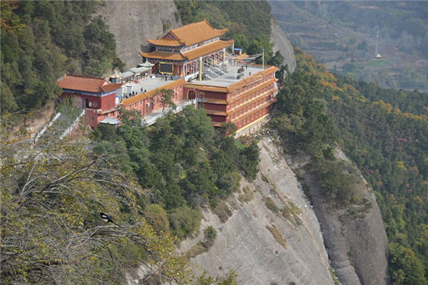 秋夜宿龙门香山寺奉寄王方城十七丈奉国莹上人从弟幼成令问