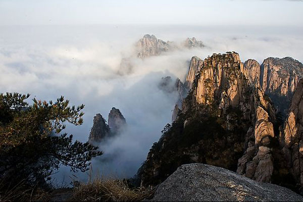 白云歌送刘十六归山