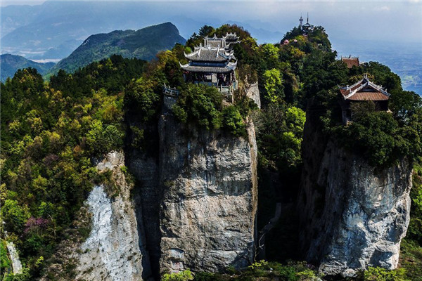 题宝圌山(樵夫与耕者，出入画屏中)李白名句