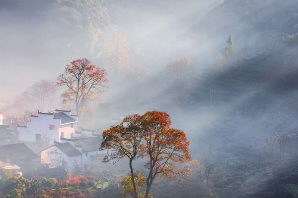 秋日鲁郡尧祠亭上宴别杜阙范侍御