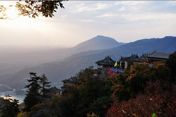 江夏送倩公归汉东·并序